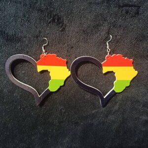 Afrocentric Earrings / Heart-Shaped Earrings / Africa Earrings